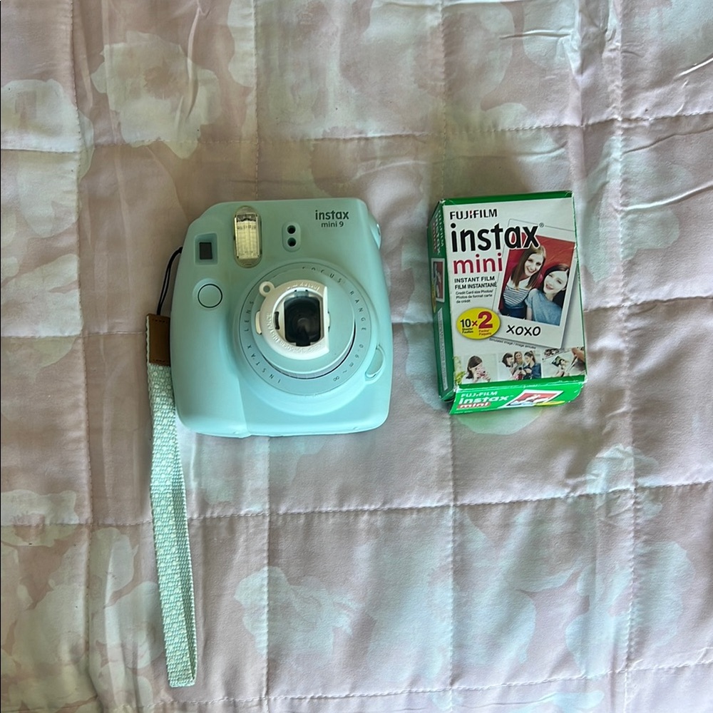 Fujifilm Instax Mini 9 + Film (2 packs of 10)